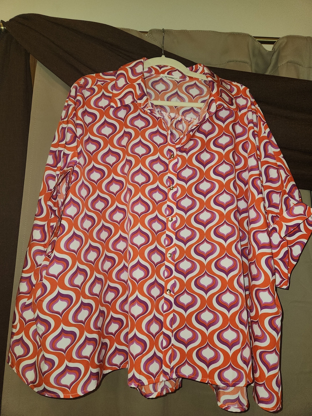 eesome Orange and Pink Geometric Button-Down Shirt Size Medium